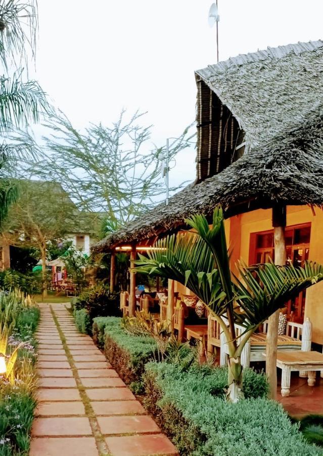 The Last Village Lodge Athi River Eksteriør billede